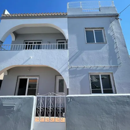 Spacious Villa. Large Rooftop. 4 Bedroom Sleeps 8 Villa Alvor