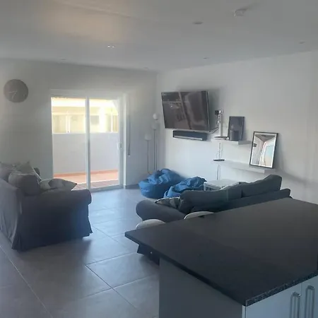 Spacious Villa. Large Rooftop. 4 Bedroom Sleeps 8