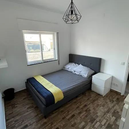 Spacious Villa. Large Rooftop. 4 Bedroom Sleeps 8 Алвор