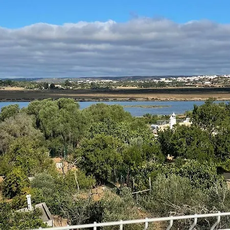 Spacious Villa. Large Rooftop. 4 Bedroom Sleeps 8 Alvor