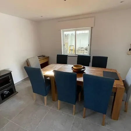 Villa Spacious Villa. Large Rooftop. 4 Bedroom Sleeps 8