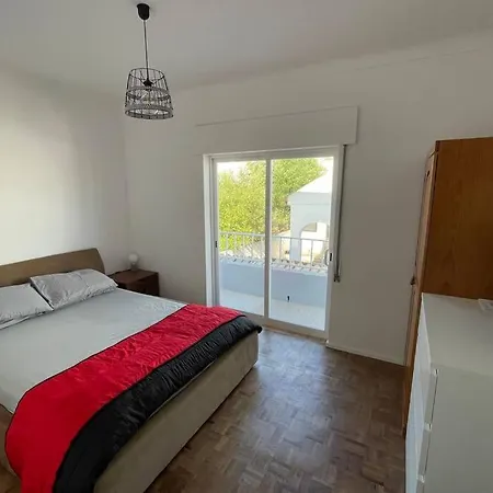 Spacious Villa. Large Rooftop. 4 Bedroom Sleeps 8 * Alvor