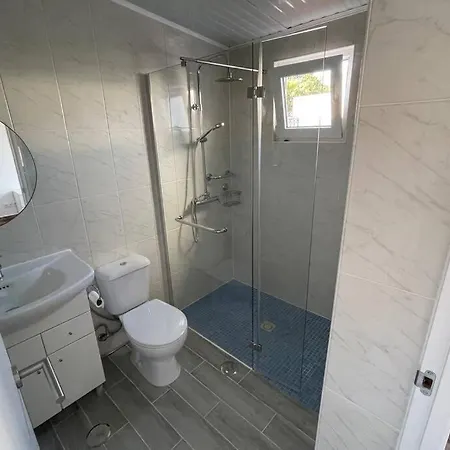 Spacious Villa. Large Rooftop. 4 Bedroom Sleeps 8