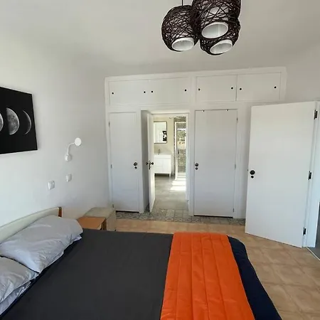 빌라 Spacious Villa. Large Rooftop. 4 Bedroom Sleeps 8
