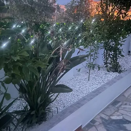 Spacious Villa. Large Rooftop. 4 Bedroom Sleeps 8 알보르