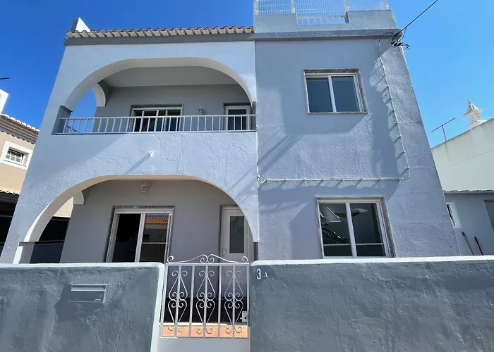 Spacious Villa. Large Rooftop. 4 Bedroom Sleeps 8 Willa Alvor
