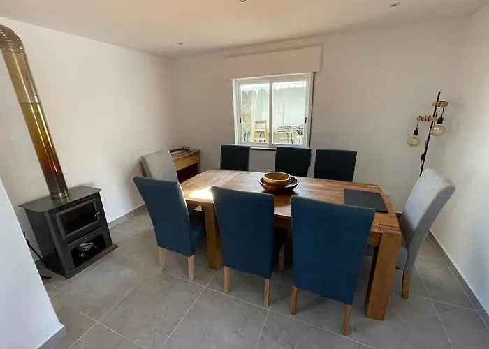 Willa Spacious Villa. Large Rooftop. 4 Bedroom Sleeps 8