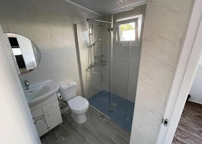 Spacious Villa. Large Rooftop. 4 Bedroom Sleeps 8