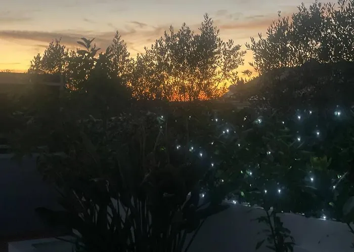 Spacious Villa. Large Rooftop. 4 Bedroom Sleeps 8 *