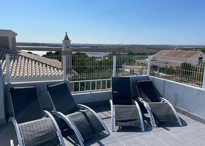 Willa Spacious Villa. Large Rooftop. 4 Bedroom Sleeps 8 Alvor