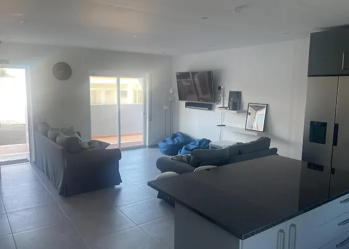 Spacious Villa. Large Rooftop. 4 Bedroom Sleeps 8