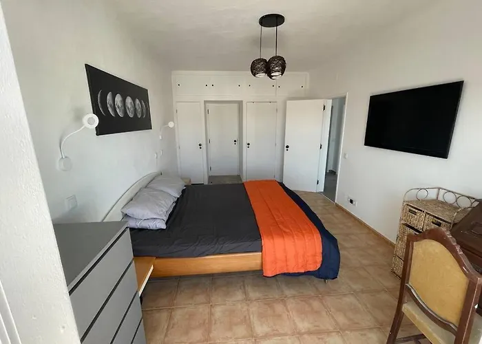 Spacious Villa. Large Rooftop. 4 Bedroom Sleeps 8 Willa Alvor