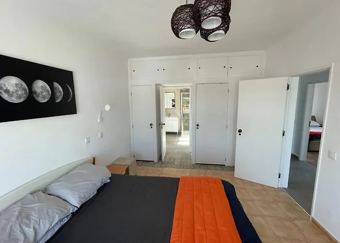 Willa Spacious Villa. Large Rooftop. 4 Bedroom Sleeps 8