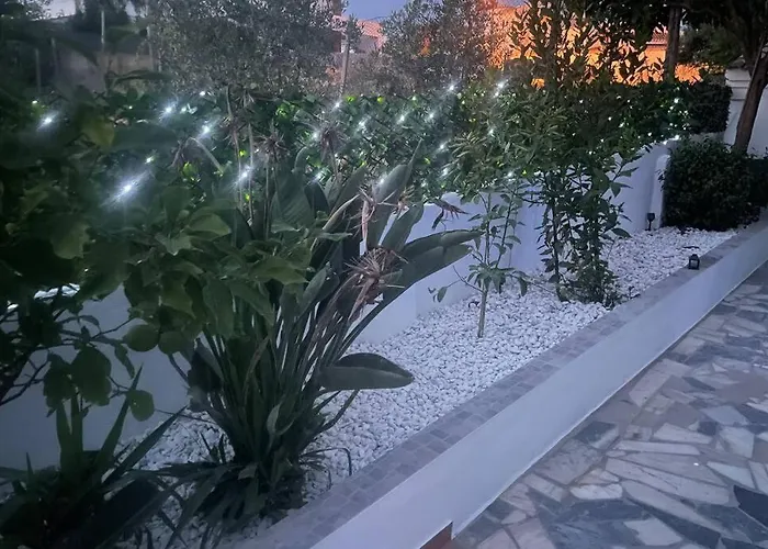 Spacious Villa. Large Rooftop. 4 Bedroom Sleeps 8 Alvor