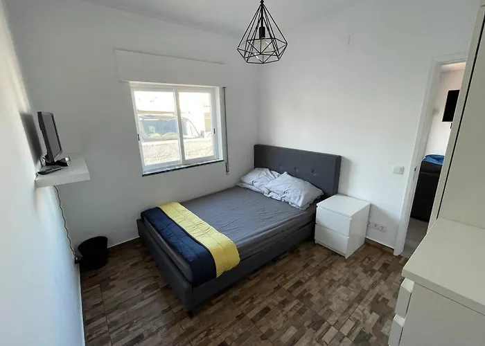 Spacious Villa. Large Rooftop. 4 Bedroom Sleeps 8 Alvor