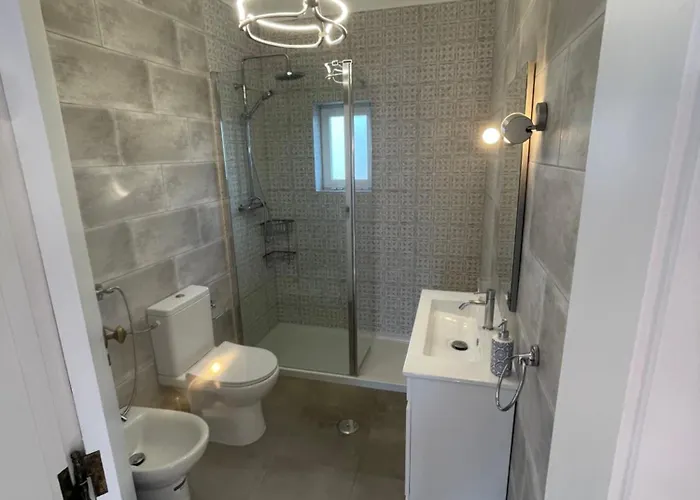 Willa Spacious Villa. Large Rooftop. 4 Bedroom Sleeps 8