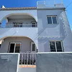 Spacious Villa. Large Rooftop. 4 Bedroom Sleeps 8 Villa Alvor